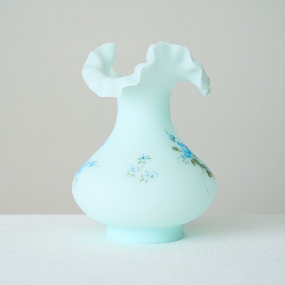 Vintage FENTON Blue Satin Glass Vase Hand Painted Roses Ruffled Edge Signed - Picture 4 of 7